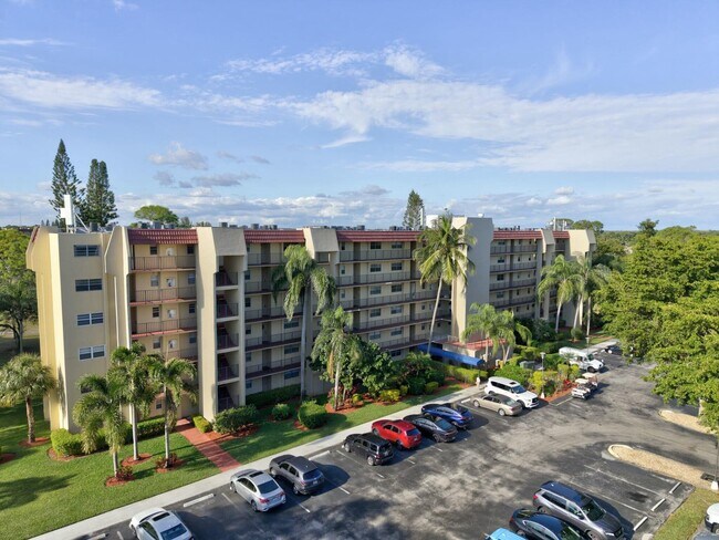Building Photo - 3810 Via Poinciana