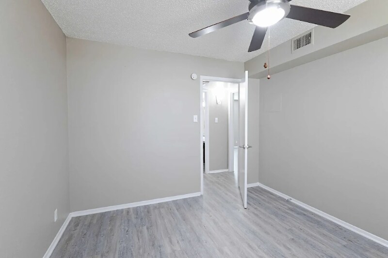 Building Photo - 531 Bedford Rd