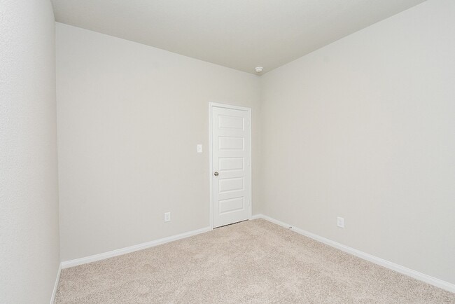 Building Photo - 14042 Chinook Dr