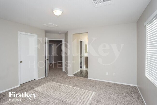 Building Photo - 1931 Silver Crest Ct