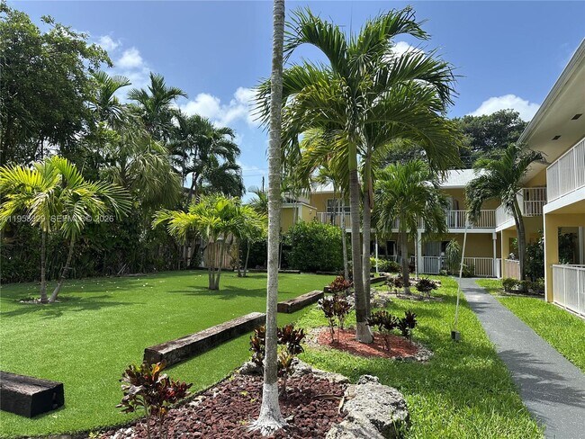 Building Photo - 2536 Van Buren St