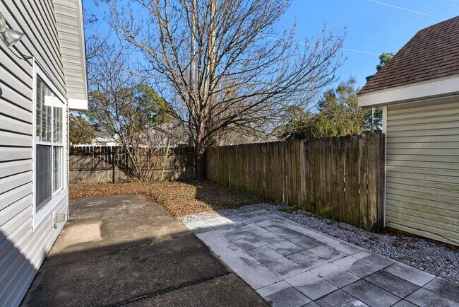 Building Photo - "Charming 3-Bed Home in Fort Walton Beach – Pet Friendly!"