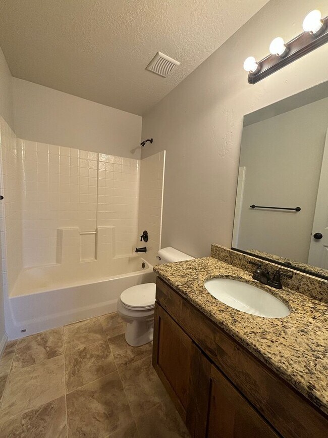 Building Photo - 450 W 200 S