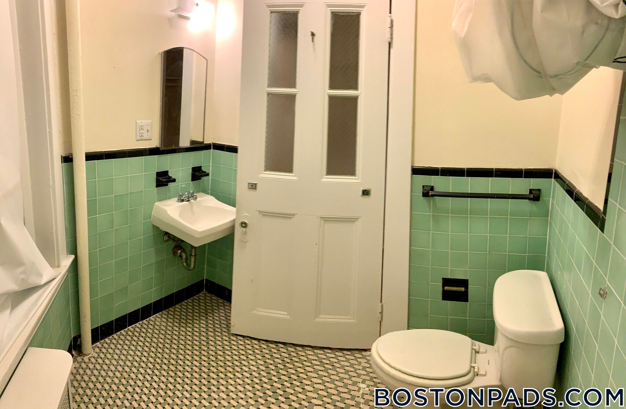 Building Photo - 504 Beacon St