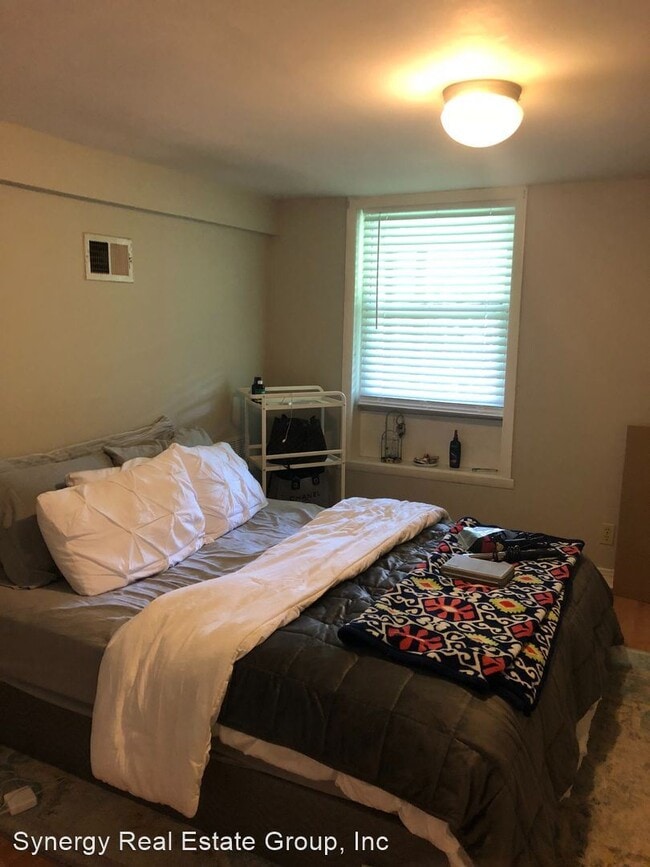 Building Photo - 3 br, 2 bath Apartment - 2819 White Oak