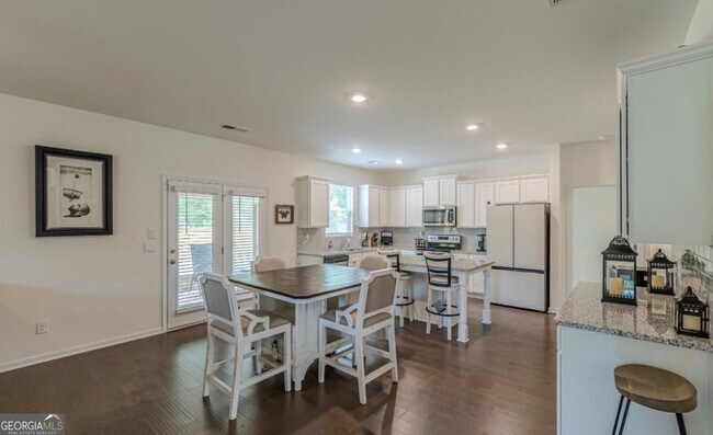 Building Photo - 367 Noblewood Dr