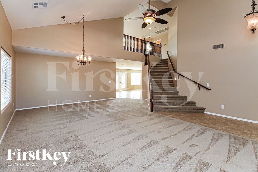 Building Photo - 2403 W Quick Draw Way