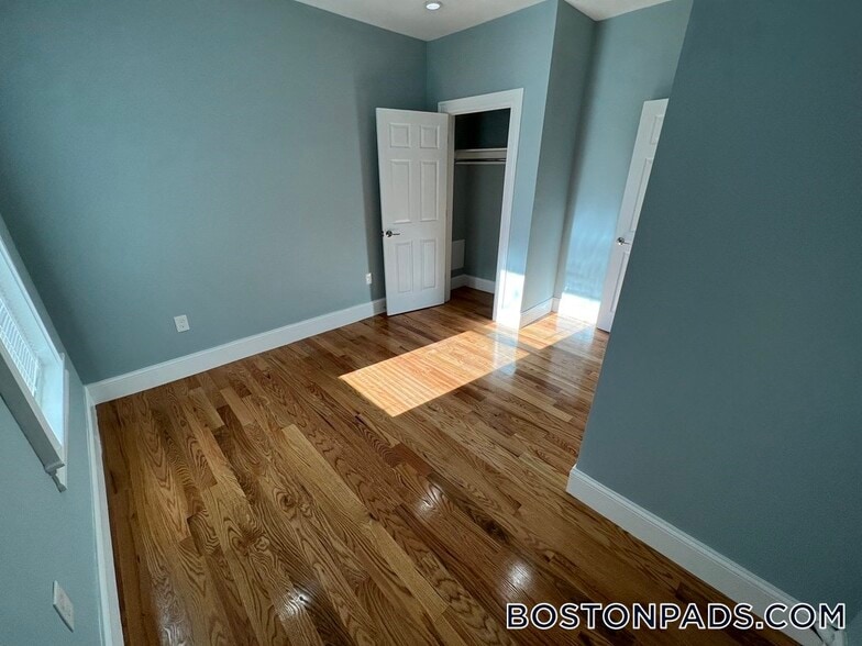 Building Photo - 372 Oxford St