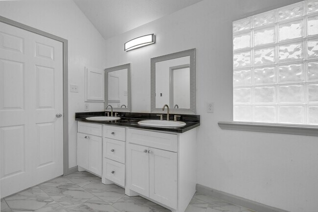 Building Photo - 3515 Walden Dr