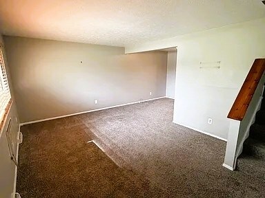 Building Photo - 2472 Warren Pky