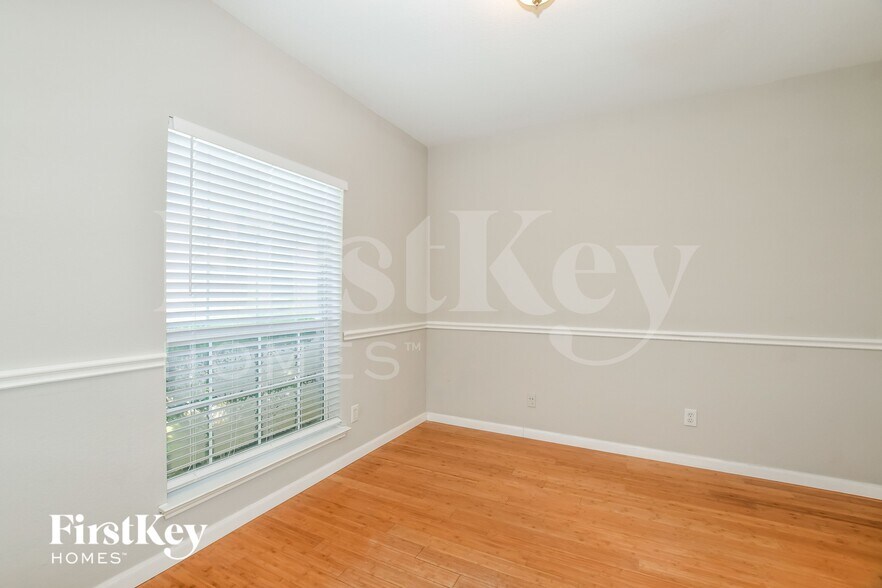 Building Photo - 106 Drake Ln
