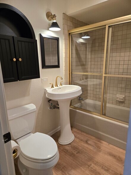 Building Photo - 917 Torrance St