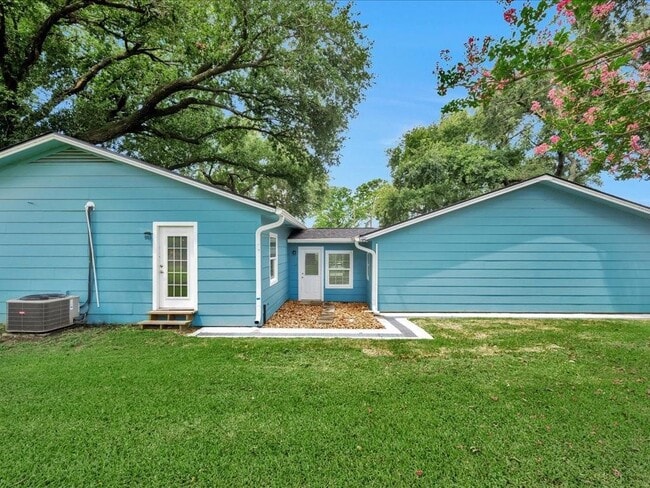 Building Photo - 683 Water View Dr