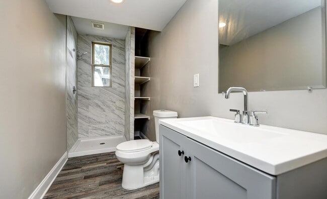 Building Photo - 1050 Oak St