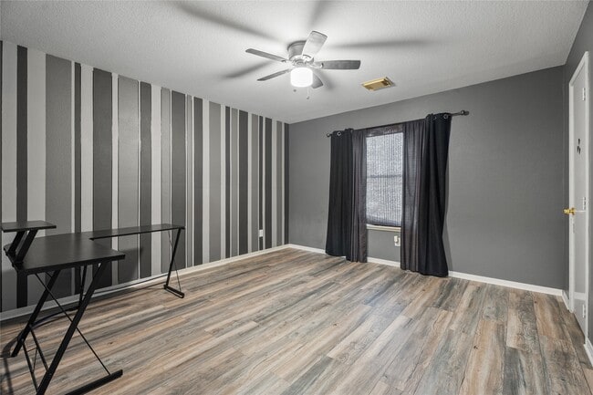 Building Photo - 9331 Carmalee St