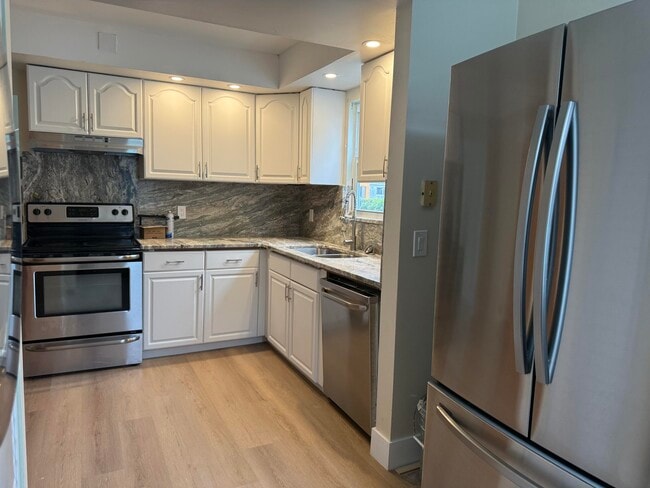 Building Photo - 509 Plymouth Rd