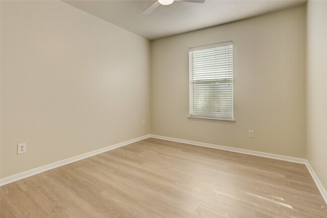 Building Photo - 822 Crabapple Way