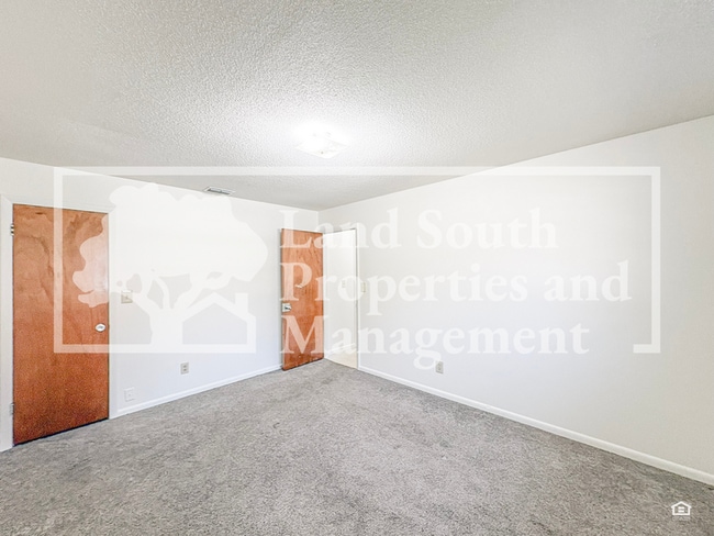 Building Photo - 322 Ariana St