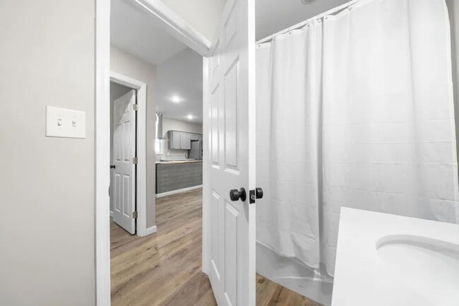 Building Photo - 828 Gracey Ave