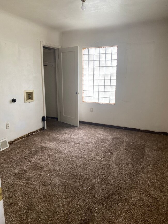 Building Photo - 1040 NE Alfred Ln