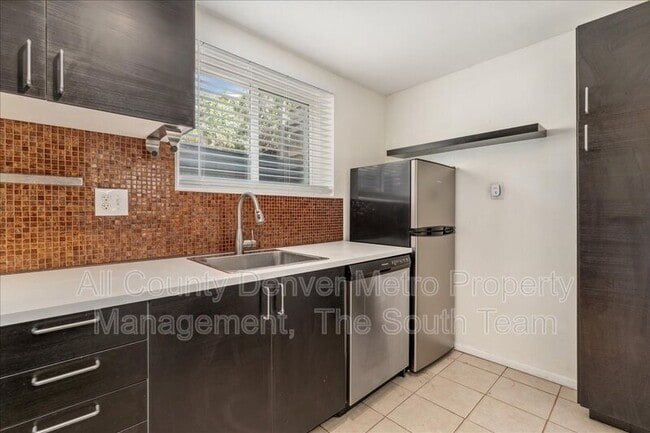 Building Photo - 9050 N Elm Ct