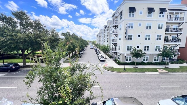 Building Photo - Beautiful 3/2 Townhouse Available !!