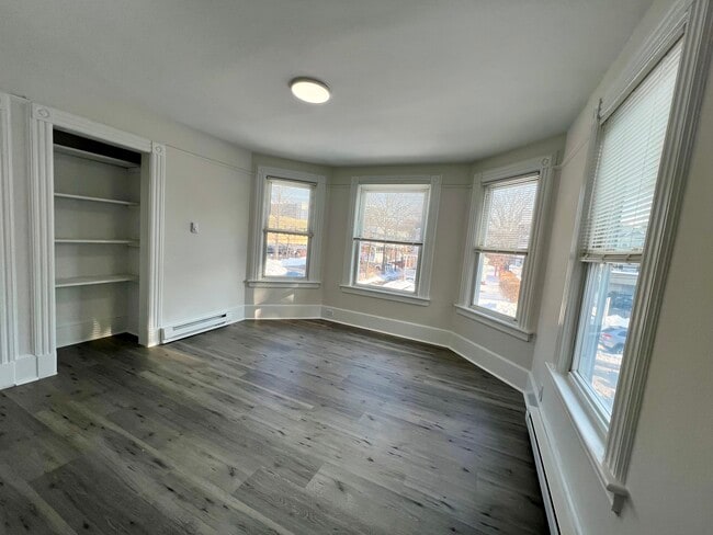 Building Photo - 4th Street