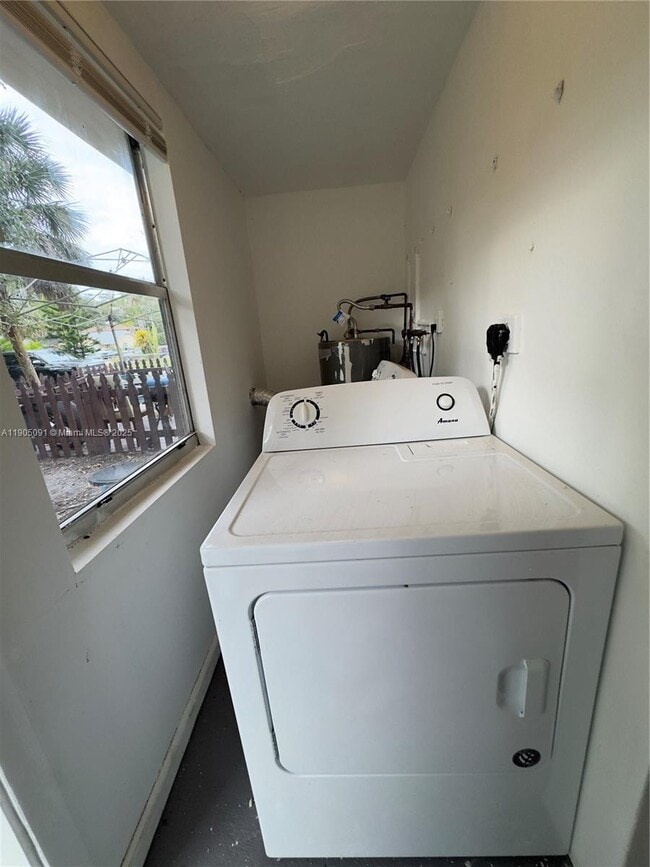 Building Photo - 2401 SW 17th Ave