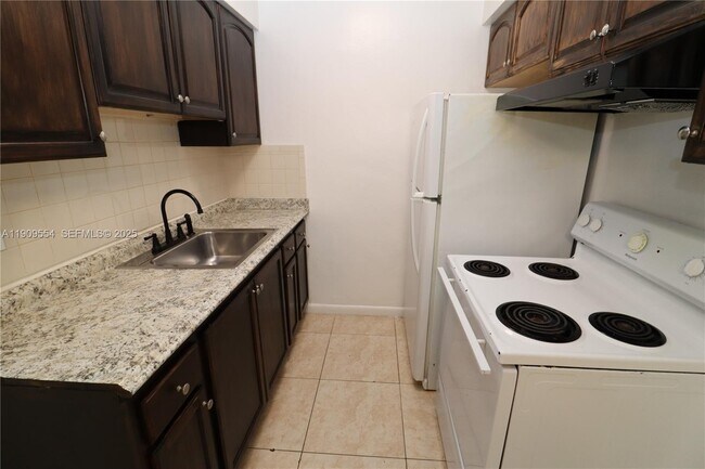 Building Photo - 1708 N 16th Ave