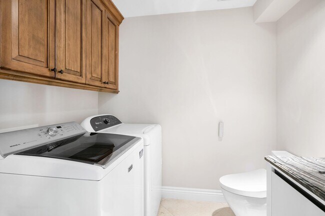 Building Photo - 555 S Ocean Blvd