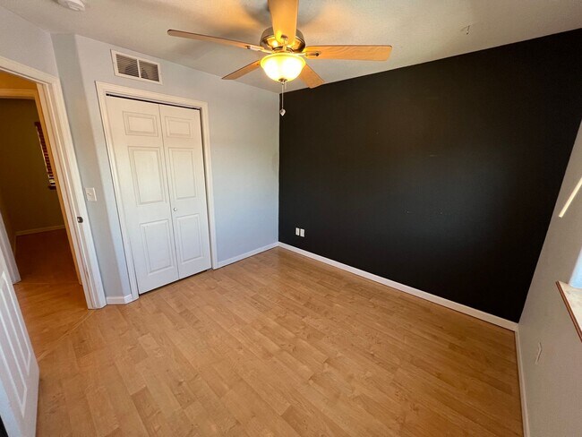 Building Photo - 3 bed 3.5 Bath with Bonus Studio Suite Above Detached Garage!