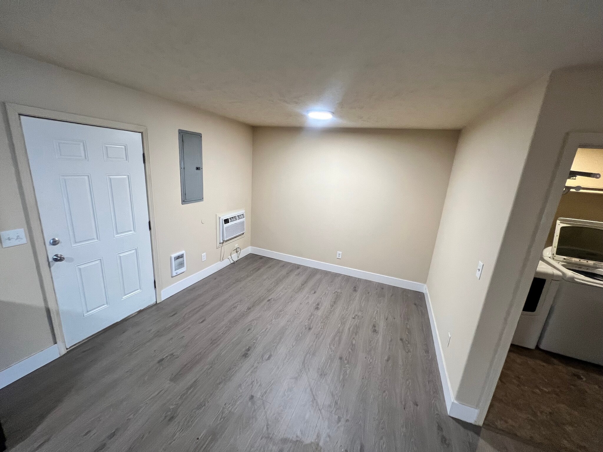 Building Photo - 33 E Lacrosse Ave