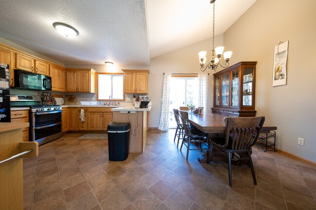 Building Photo - 8001 Vincent Cir N