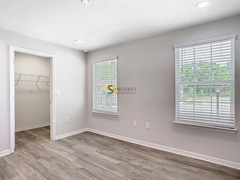 Building Photo - 3821 SW 43rd Ct