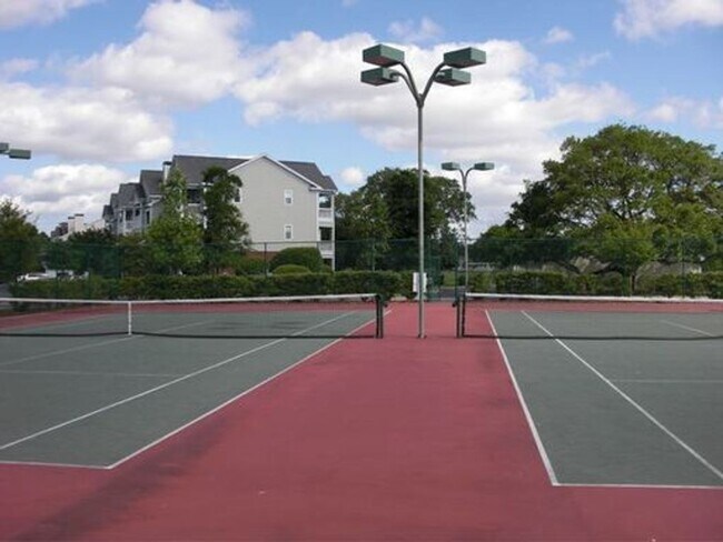 Building Photo - 2 Bedroom 1 Bath Condo at Concord West of the Ashley - Charleston