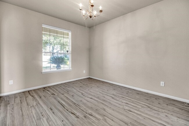 Building Photo - 7406 Valentine Ln