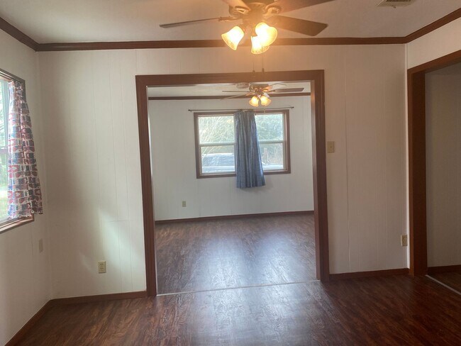 Building Photo - 2 BEDROOM COUNTRY LIVING