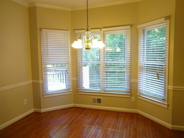 Building Photo - 2401 Weatherstone Cir SE