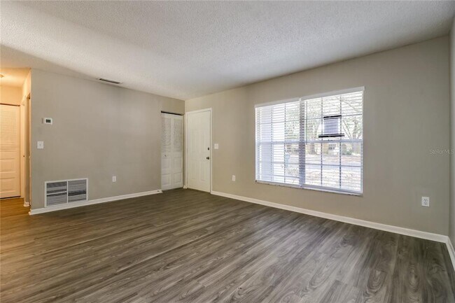 Building Photo - 2289 Crystalview Ct
