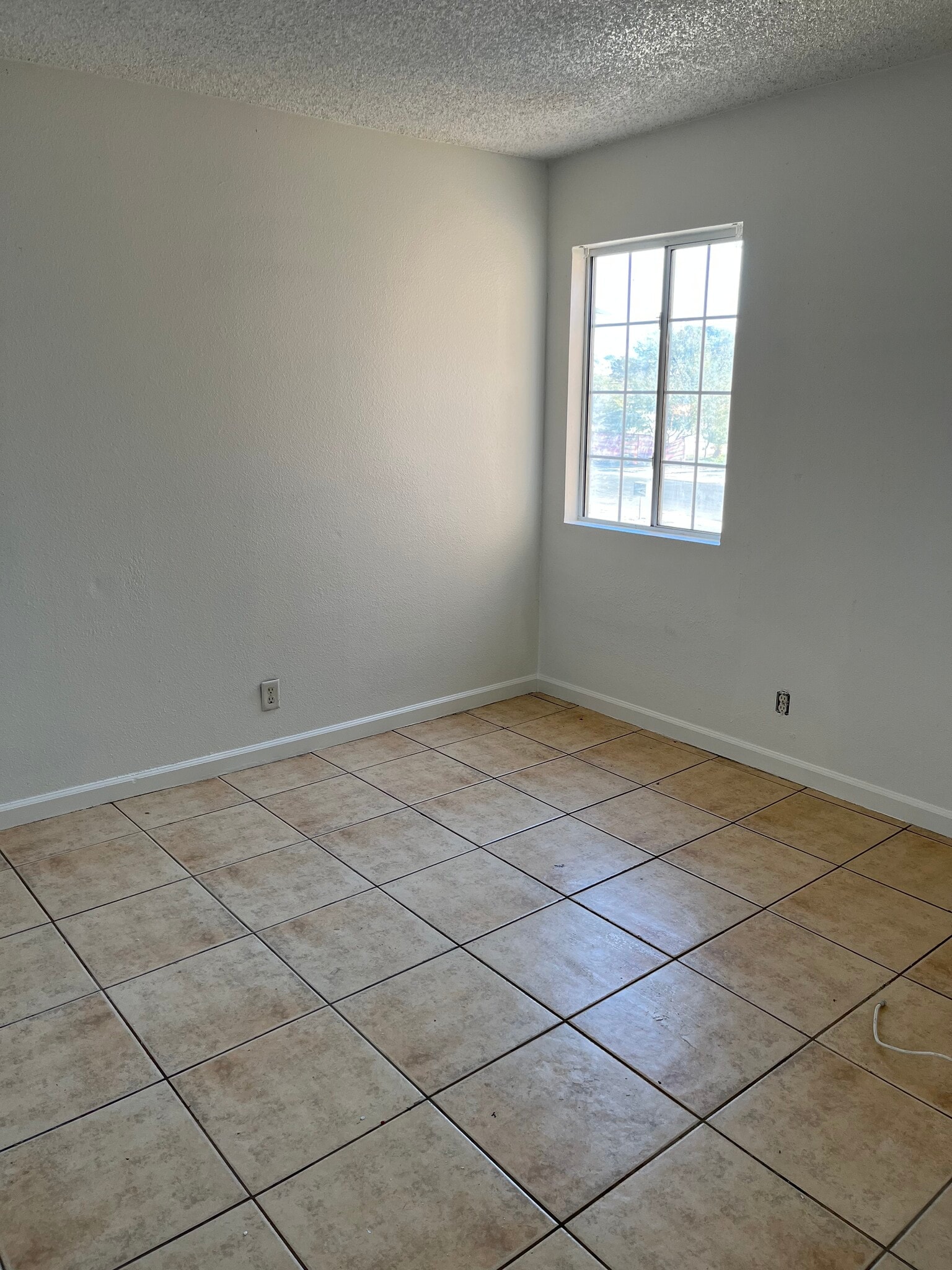 Building Photo - 5648 Meikle Ln