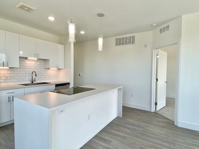 Building Photo - WOW!  Top Corner, 2 bed, 2 bath