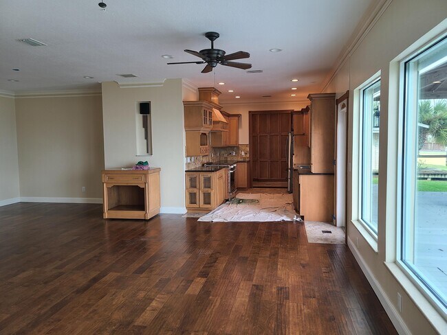 Building Photo - 2557 Pineapple Ave