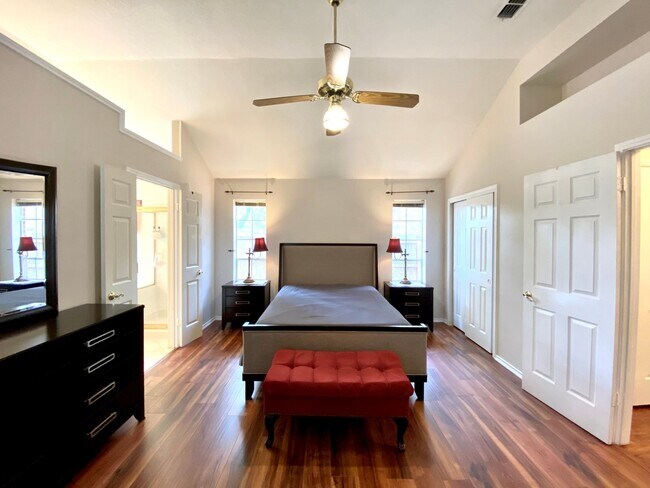 Building Photo - 13706 Morningbluff Dr