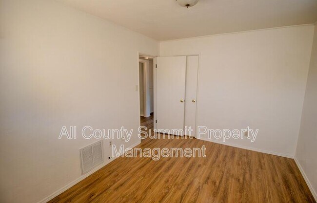 Building Photo - 9001 Hickory Pl