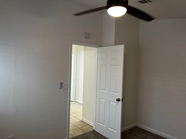 Building Photo - Newly Renovated 2 Bedroom , 1 Bath, 1600 S...