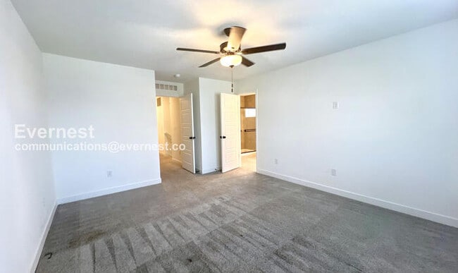 Building Photo - 27605 E Red Fox St