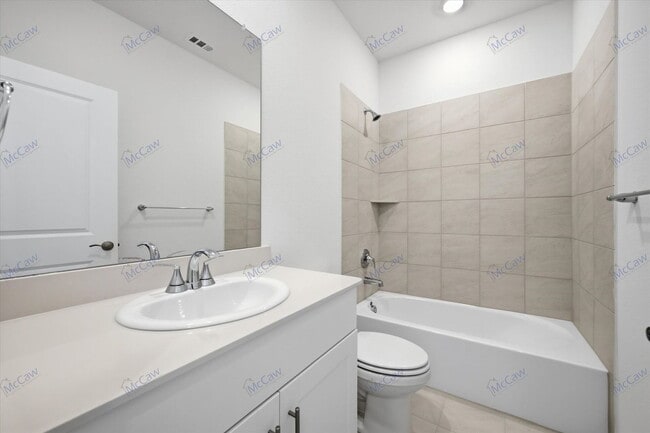 Building Photo - 713 Leavenworth Dr