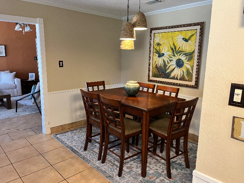 Building Photo - 5010 Chinquapin Ln