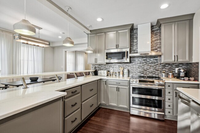 Building Photo - 4415 Bradley Ln