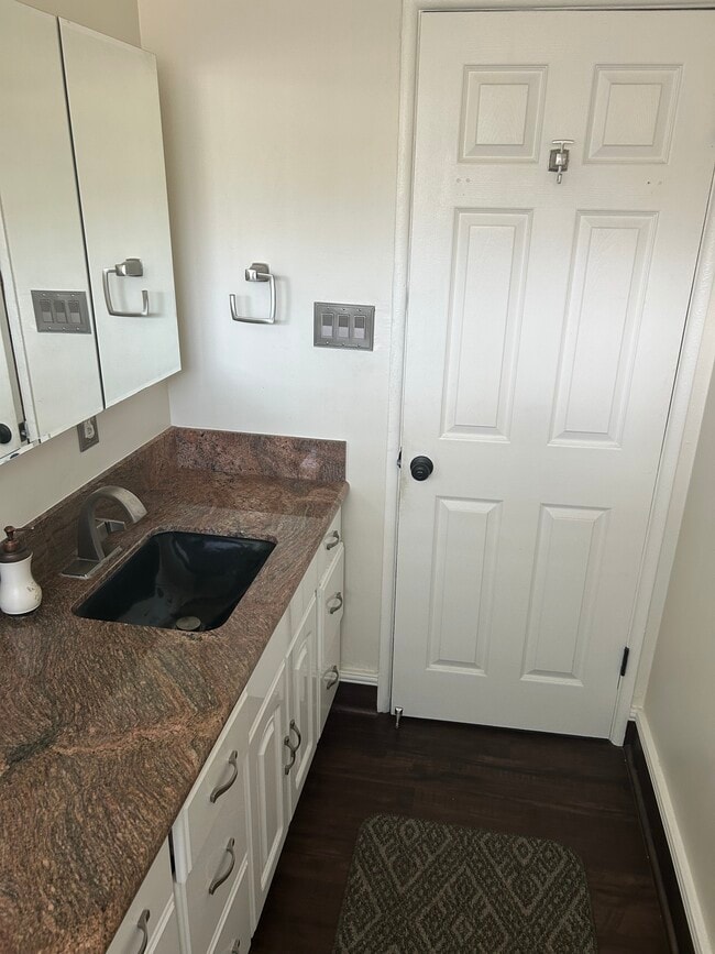 Building Photo - 7704 Lotus Cir